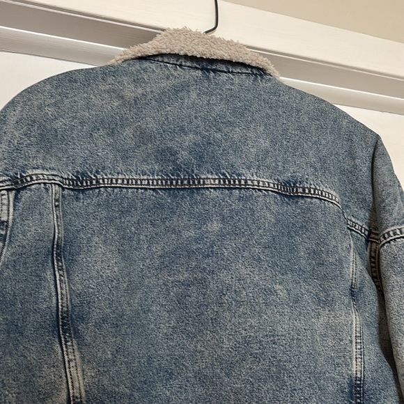 Distressed fleece lined denim jacket size M unisex - Picture 8 of 10